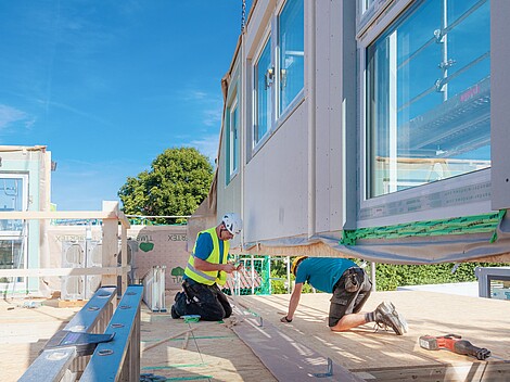 Genau mein Zuhause Fertighaus: Montage Wand