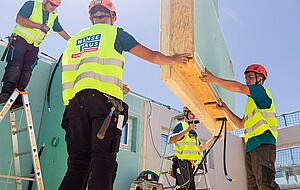 Fertighaus: Montage Wand